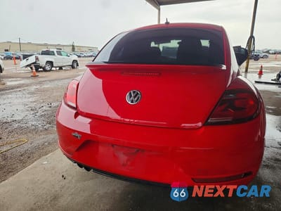 Zdjęcie 6 z 10 samochodu: 2018 VOLKSWAGEN BEETLE VIN:3VWFD7AT2JM721514 - miniatura