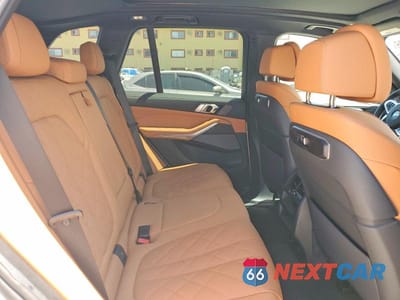 Zdjęcie 11 z 14 samochodu: 2026 BMW X5 M60I VIN:5UX33EU0XT9317620 - miniatura