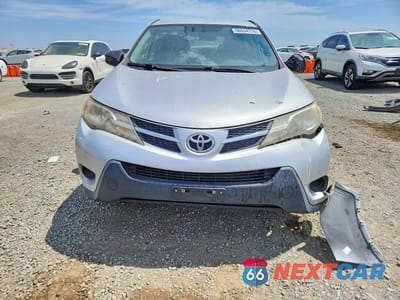 Piąte zdjęcie samochodu w środku: 2015 TOYOTA RAV4 LE VIN:JTMZFREV5FJ040995 - miniatura