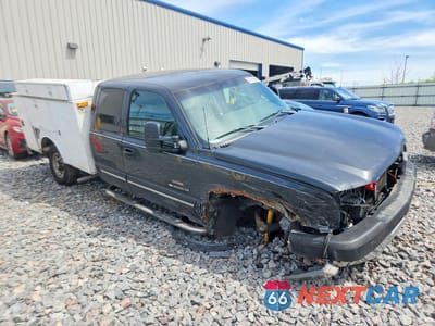 Czwarte zdjęcie samochodu z boku: 2003 CHEVROLET SILVERADO K2500 HEAVY DUTY VIN:1GCHK29183E185183 - miniatura