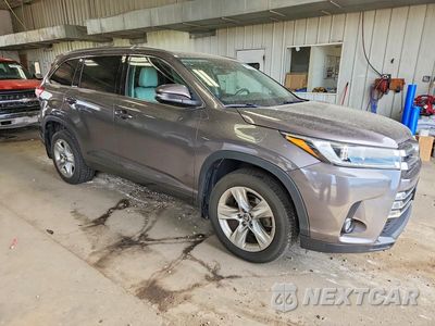 Czwarte zdjęcie samochodu z boku: 2017 TOYOTA HIGHLANDER LIMITED VIN:5TDDZRFH6HS394220 - miniatura