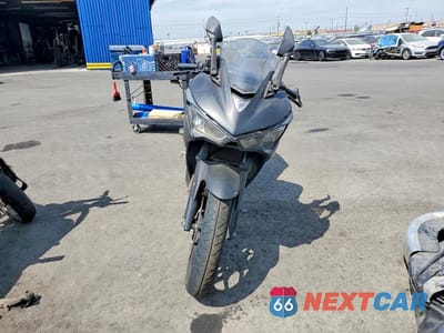 Drugie zdjęcie samochodu z przodu: 2017 YAMAHA YZFR3 VIN:MH3RH06Y0HK015452 - miniatura