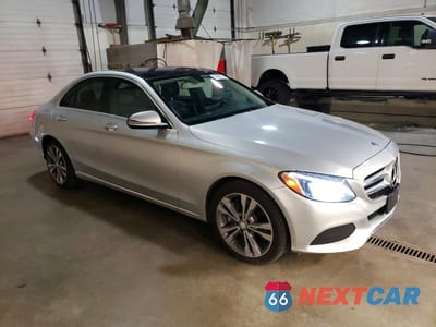 Czwarte zdjęcie samochodu z boku: 2016 MERCEDES-BENZ C 300 4MATIC VIN:55SWF4KB4GU100014 - miniatura