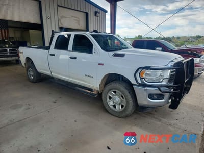 Czwarte zdjęcie samochodu z boku: 2022 RAM 2500 TRADESMAN VIN:3C6UR5HJ3NG438281 - miniatura