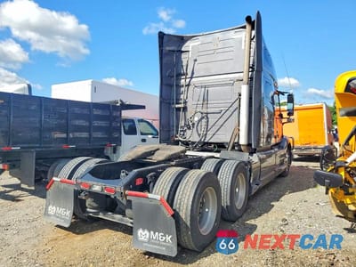 Czwarte zdjęcie samochodu z boku: 2019 VOLVO VN VNL VIN:4V4NC9EH3KN206407 - miniatura