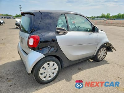 Trzecie zdjęcie samochodu z tyłu: 2016 SMART FORTWO VIN:WMEFJ5DA4GK057339 - miniatura