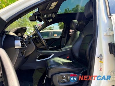 Piąte zdjęcie samochodu w środku: 2019 JAGUAR F-PACE PRESTIGE VIN:SADCK2GX2KA601028 - miniatura