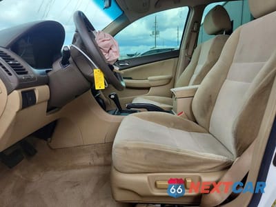 Zdjęcie 7 z 13 samochodu: 2004 HONDA ACCORD LX VIN:1HGCM66304A036925 - miniatura