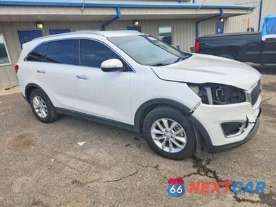Czwarte zdjęcie samochodu z boku: 2017 KIA SORENTO LX V6 VIN:5XYPG4A50HG318847 - miniatura