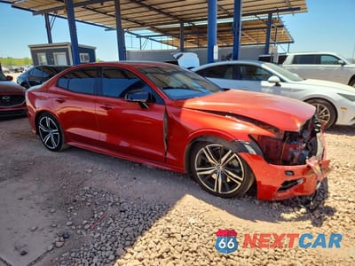 Czwarte zdjęcie samochodu z boku: 2019 VOLVO S60 T6 R-DESIGN VIN:7JRA22TM0KG000620 - miniatura