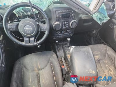 Zdjęcie 8 z 12 samochodu: 2016 JEEP WRANGLER UNLIMITED SPORT VIN:1C4BJWDG4GL327865 - miniatura