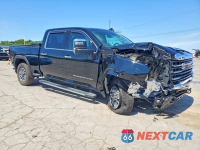 Czwarte zdjęcie samochodu z boku: 2025 GMC SIERRA K2500 SLT VIN:1GT4UNEY1SF333311 - miniatura
