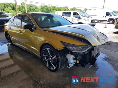 Czwarte zdjęcie samochodu z boku: 2021 HYUNDAI SONATA SEL PLUS VIN:5NPEJ4J22MH068870 - miniatura