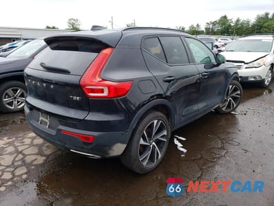 Trzecie zdjęcie samochodu z tyłu: 2020 VOLVO XC40 T5 R-DESIGN VIN:YV4162UMXL2237290 - miniatura