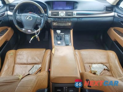 Zdjęcie 8 z 12 samochodu: 2013 LEXUS LS 460 VIN:JTHBL5EF9D5115052 - miniatura