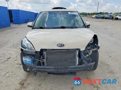 Piąte zdjęcie samochodu w środku: 2012 KIA SOUL BASE VIN:KNDJT2A5XC7408664 - miniatura