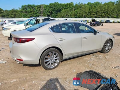 Trzecie zdjęcie samochodu z tyłu: 2025 MAZDA 3 PREFERRED VIN:JM1BPACM4S1774788 - miniatura