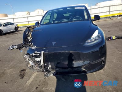 Piąte zdjęcie samochodu w środku: 2021 TESLA MODEL Y VIN:5YJYGDEEXMF272637 - miniatura