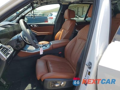 Zdjęcie 7 z 14 samochodu: 2025 BMW X5 XDRIVE50E VIN:5UX43EU03S9Z84385 - miniatura
