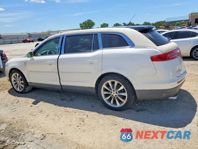Drugie zdjęcie samochodu z przodu: 2011 LINCOLN MKT VIN:2LMHJ5AT0BBJ52738 - miniatura