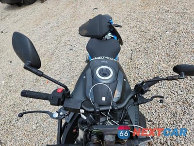 Piąte zdjęcie samochodu w środku: 2024 SUZUKI GSX800 R VIN:JS1EM11B0R7101442 - miniatura
