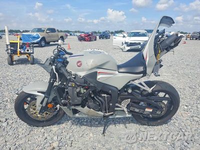 Trzecie zdjęcie samochodu z tyłu: 2026 HONDA CBR600 RR VIN:JH2PC40H9TK300994 - miniatura