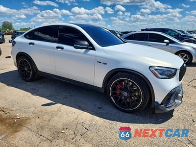 Czwarte zdjęcie samochodu z boku: 2020 MERCEDES-BENZ GLC COUPE 63 S 4MATIC AMG VIN:WDC0J8KB6LF711854 - miniatura