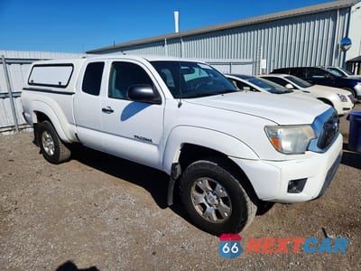 Czwarte zdjęcie samochodu z boku: 2015 TOYOTA TACOMA V6 VIN:5TFUU4EN4FX112429 - miniatura