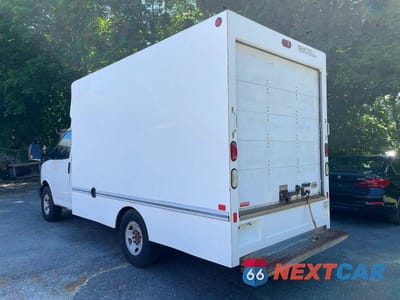 Trzecie zdjęcie samochodu z tyłu: 2014 CHEVROLET EXPRESS G3500 VIN:1GB0G2CG8E1143526 - miniatura