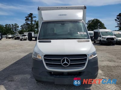 Piąte zdjęcie samochodu w środku: 2024 MERCEDES-BENZ SPRINTER 4500 VIN:W1X9N33Y0RN277825 - miniatura