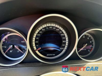 Zdjęcie 8 z 10 samochodu: 2013 MERCEDES-BENZ C 63 AMG VIN:WDDGJ7HBXDG068691 - miniatura