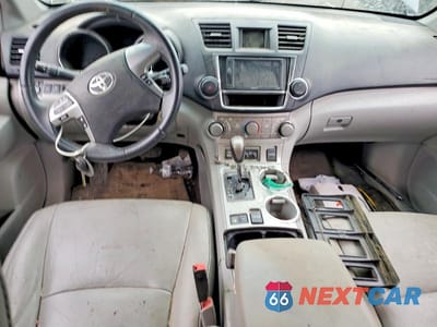 Zdjęcie 8 z 13 samochodu: 2013 TOYOTA HIGHLANDER SE VIN:5TDBK3EH0DS218302 - miniatura