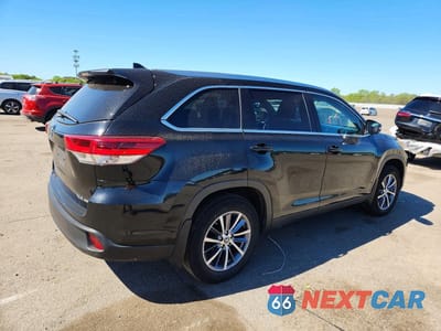 Trzecie zdjęcie samochodu z tyłu: 2019 TOYOTA HIGHLANDER XLE VIN:5TDJZRFHXKS566632 - miniatura