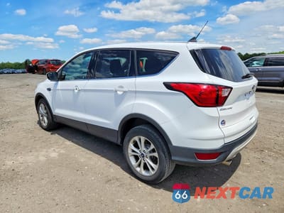 Drugie zdjęcie samochodu z przodu: 2019 FORD ESCAPE SE VIN:1FMCU9GD0KUB64368 - miniatura