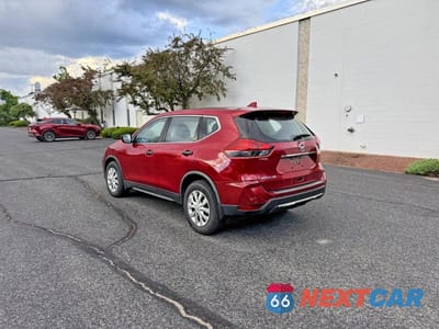 Trzecie zdjęcie samochodu z tyłu: 2017 NISSAN ROGUE S VIN:JN8AT2MV0HW009131 - miniatura