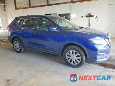 Czwarte zdjęcie samochodu z boku: 2018 NISSAN ROGUE S VIN:5N1AT2MV8JC730232 - miniatura