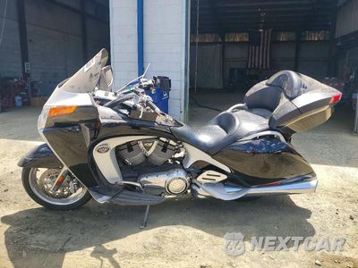 Trzecie zdjęcie samochodu z tyłu: 2009 VICTORY MOTORCYCLES VISION TOURING VIN:5VPSD36D493000573 - miniatura