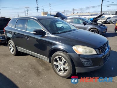 Czwarte zdjęcie samochodu z boku: 2013 VOLVO XC60 T6 VIN:YV4902DZ2D2449599 - miniatura