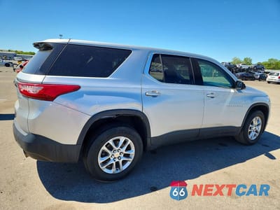 Trzecie zdjęcie samochodu z tyłu: 2019 CHEVROLET TRAVERSE LS VIN:1GNERFKW1KJ135685 - miniatura