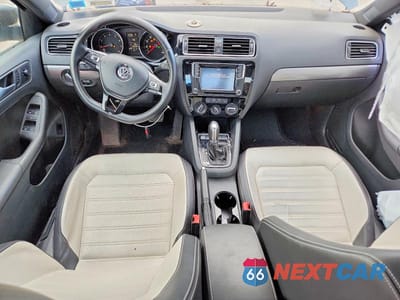 Zdjęcie 8 z 12 samochodu: 2017 VOLKSWAGEN JETTA SPORT VIN:3VWD17AJ0HM388710 - miniatura