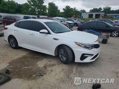 Czwarte zdjęcie samochodu z boku: 2019 KIA OPTIMA LX VIN:5XXGT4L32KG340190 - miniatura