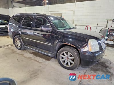 Czwarte zdjęcie samochodu z boku: 2010 GMC YUKON DENALI VIN:1GKUKEEFXAR208720 - miniatura