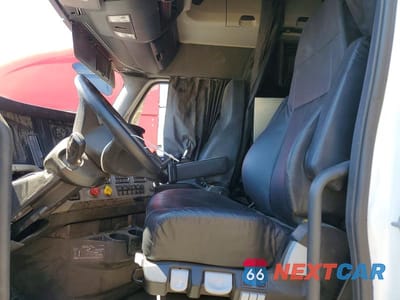 Piąte zdjęcie samochodu w środku: 2026 FREIGHTLINER CASCADIA 126 SEMI TRUCK VIN:3AKNHHDR7TSWP8427 - miniatura