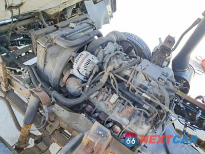 Zdjęcie 12 z 13 samochodu: 2004 ISUZU NPR - TRUCK CAB AND CHASSIS VIN:4KLB4B1U04J800078 - miniatura