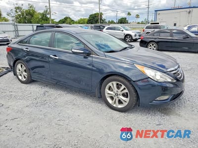 Czwarte zdjęcie samochodu z boku: 2012 HYUNDAI SONATA LIMITED VIN:5NPEC4AC4CH351014 - miniatura