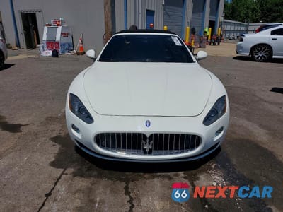 Piąte zdjęcie samochodu w środku: 2013 MASERATI GRANTURISMO S VIN:ZAM45MMA4D0068445 - miniatura