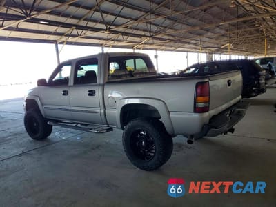 Drugie zdjęcie samochodu z przodu: 2004 GMC NEW SIERRA K1500 VIN:2GTEK13T641398840 - miniatura