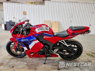 Trzecie zdjęcie samochodu z tyłu: 2024 HONDA CBR600 RR VIN:JH2PC40J3RK100611 - miniatura