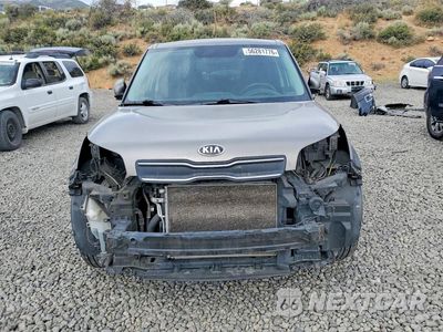 Piąte zdjęcie samochodu w środku: 2017 KIA SOUL BASE VIN:KNDJN2A21H7494633 - miniatura