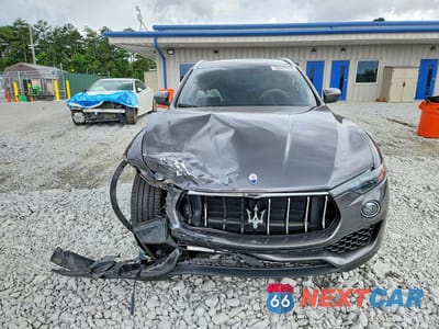 Piąte zdjęcie samochodu w środku: 2018 MASERATI LEVANTE VIN:ZN661XUAXJX297241 - miniatura